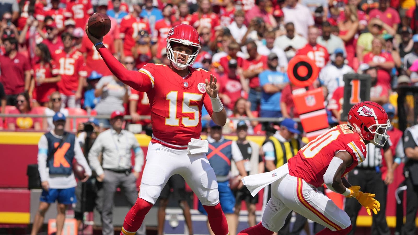 Will Patrick Mahomes lead the NFL in passing touchdowns in 2024?